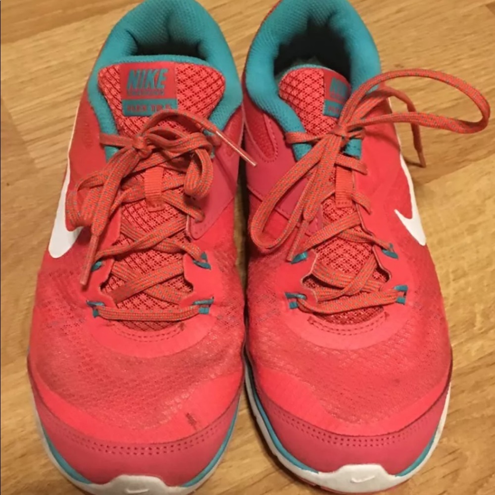 Girls Nike shoes size 6